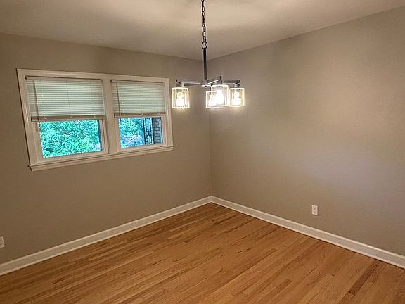 5th image of 3820 Edinburgh Rd