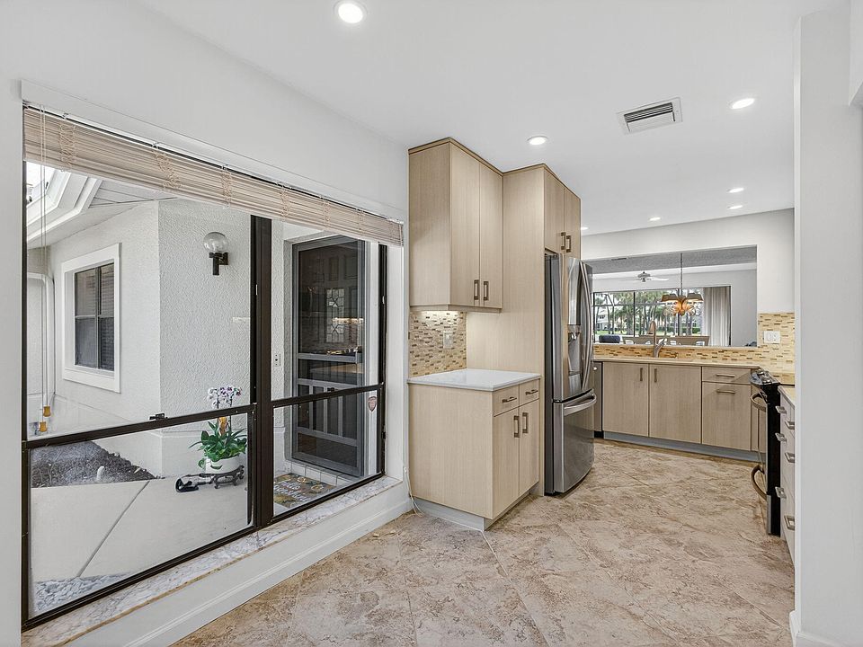1st image of 529 Prestwick Circle