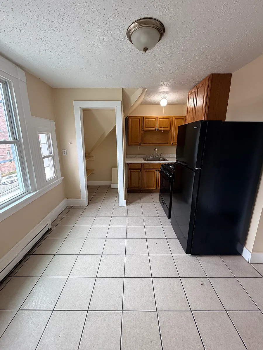 Building Photo - 170 Sherman Ave #3
