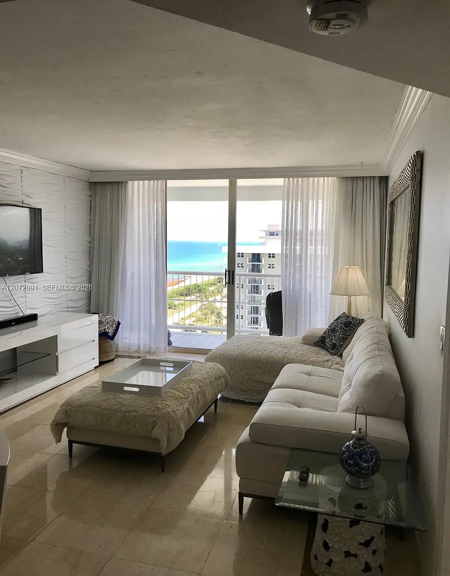 Marbella Condo — Photo 2