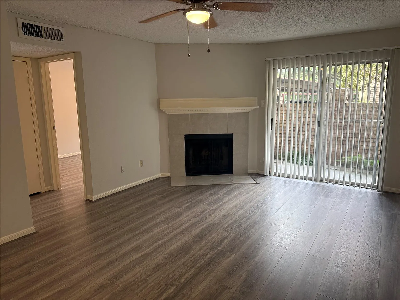 2 bed, 2.0 bath, 1140 sqft, $1,375 — Photo 2
