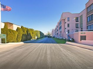 800 Willis Ave APT 313, Albertson, NY 11507