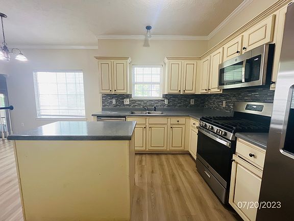 3rd image of 385 Wynbrook Dr