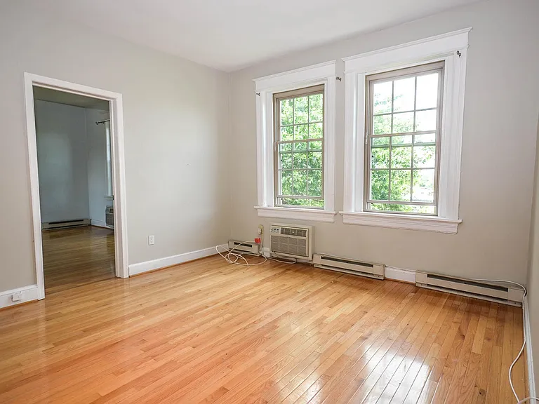 2010 Kalorama Rd NW #501 — Photo 2