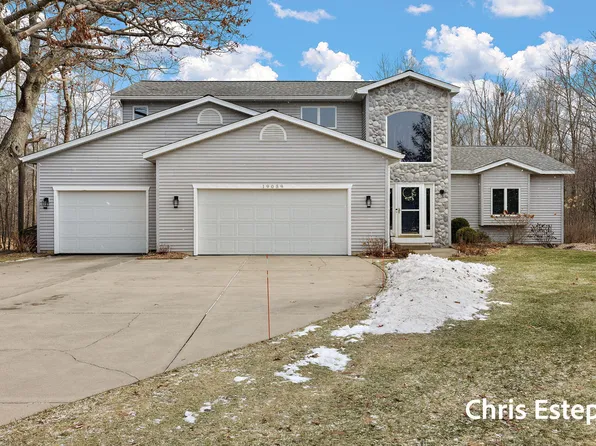 19059 Sioux Dr, Spring Lake, MI 49456