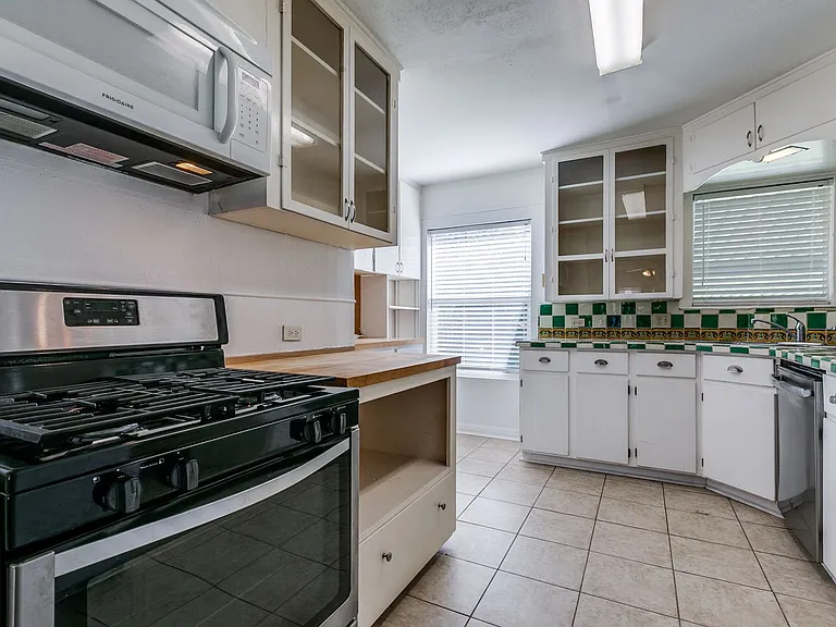206 Chevy Chase Dr — Photo 9