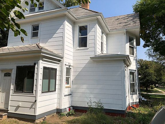 3rd image of 811 N Linden St