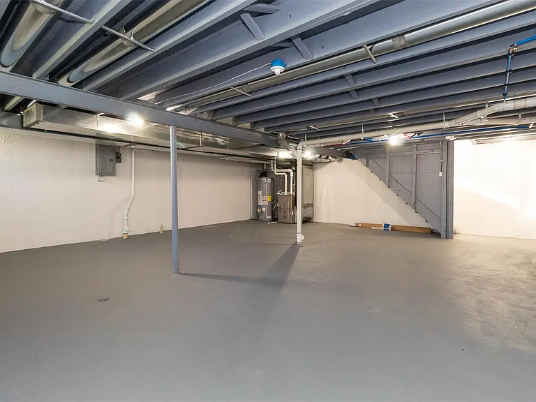 5485 Hammersmith Dr — Photo 41