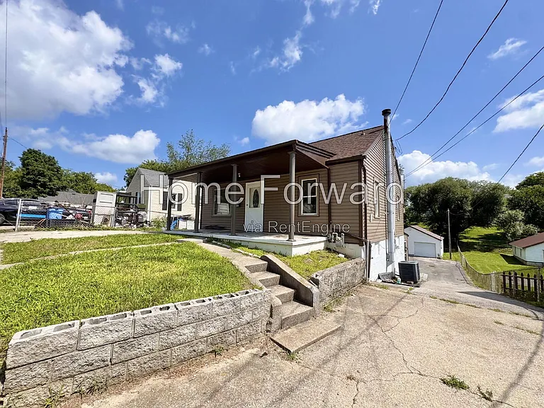 107 N Robbins Ct — Photo 2