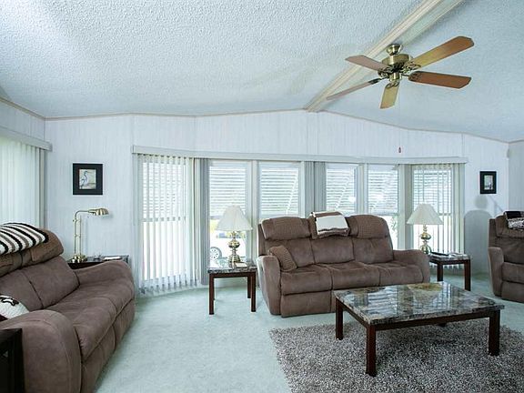4th image of 620 Oleander Cir