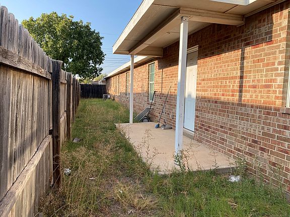 2nd image of 406 W Pine Ave
