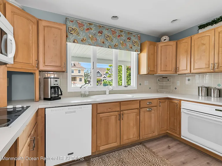 649 Main Ave — Photo 8