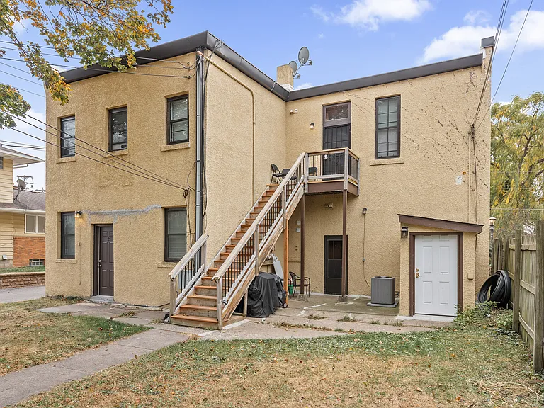 745 Margaret St #4 — Photo 2