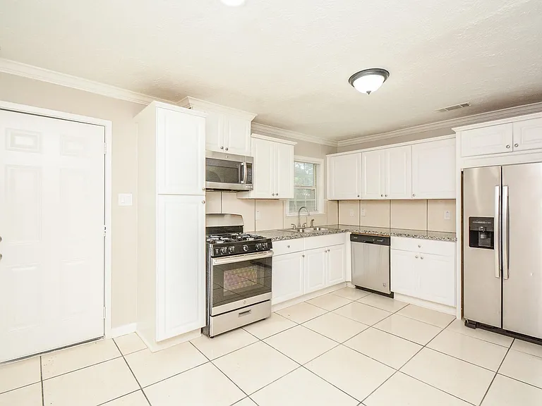 2109 Pomona Dr — Photo 8