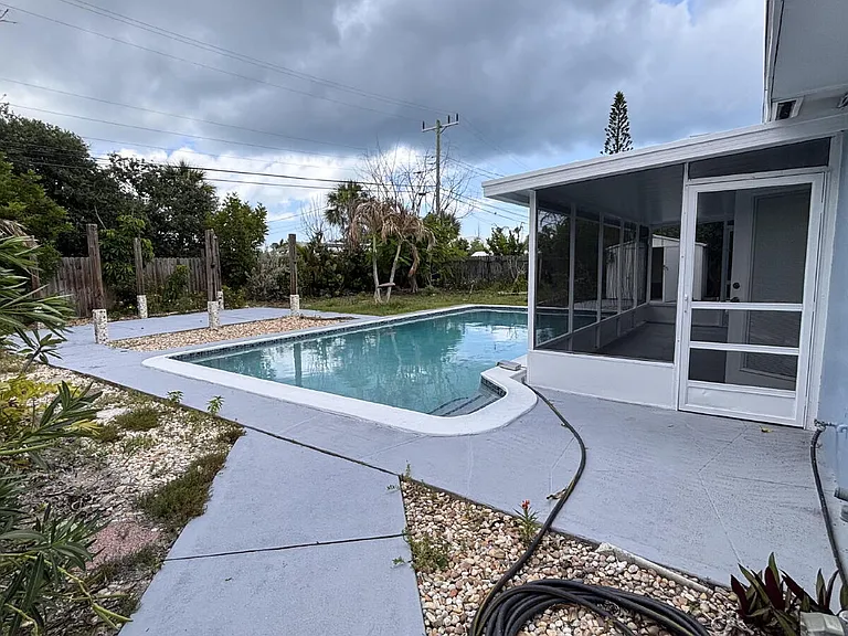 161 Eden Ave — Photo 22
