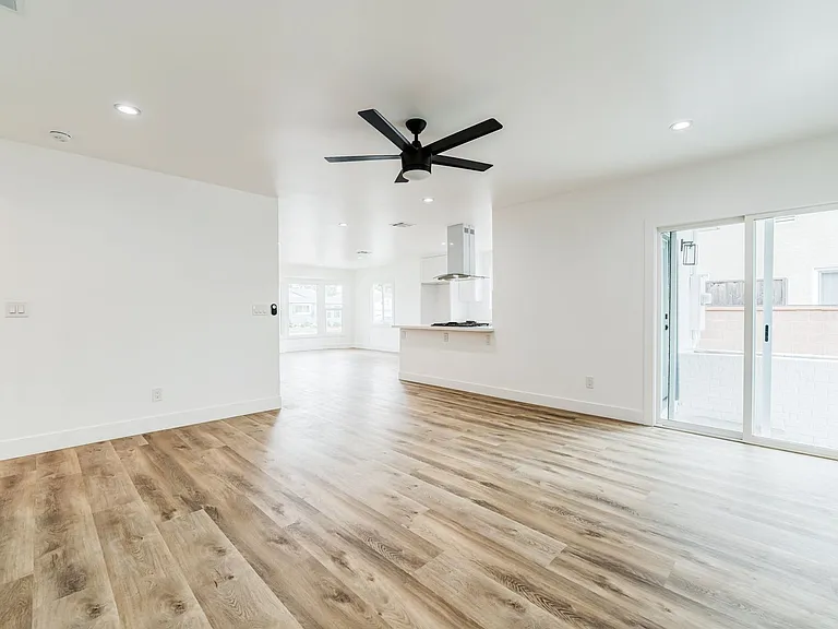 7020 Schroll — Photo 7