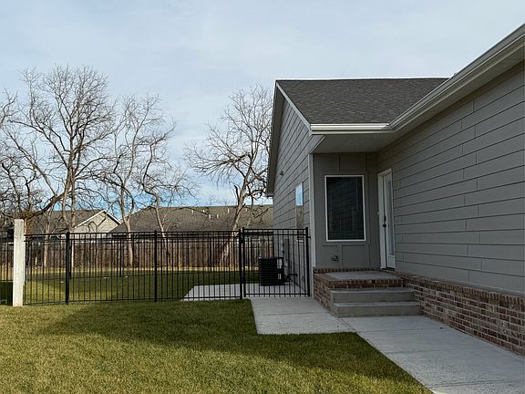 3rd image of 1146 N Joye St #1