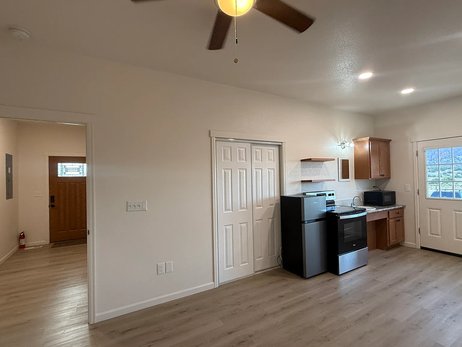 Studio, 324 sqft, $895 — Photo 4