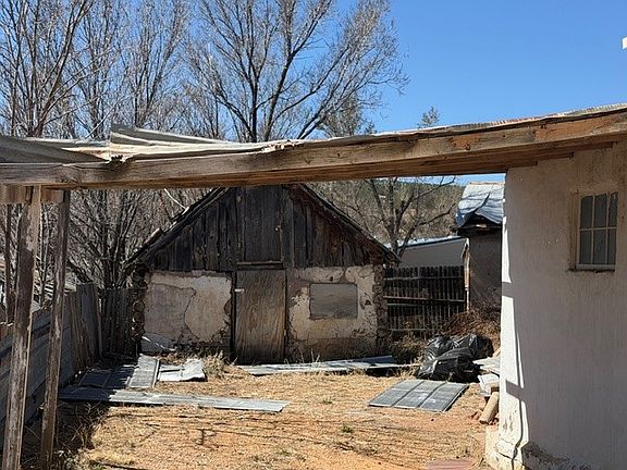 3rd image of 611 Mora St