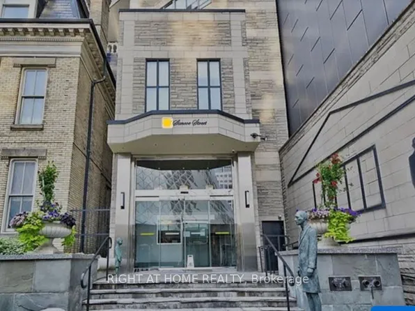 71 Simcoe St #705, Toronto, ON M5J 2S9