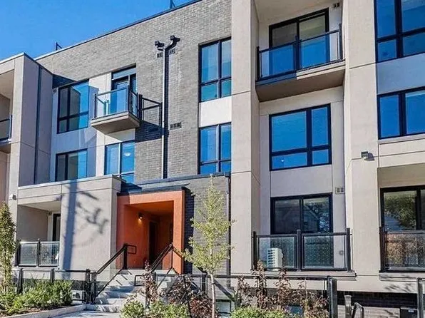 10 Marquette Ave #7, Toronto, ON M6A 1X8