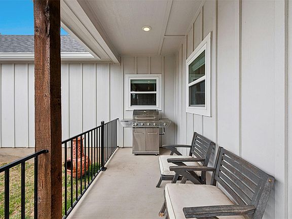 3rd image of 195 Rosebud Ranch Rd