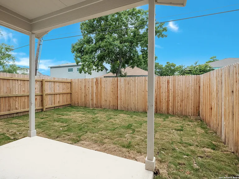 2507 Lynwood Bnd — Photo 17
