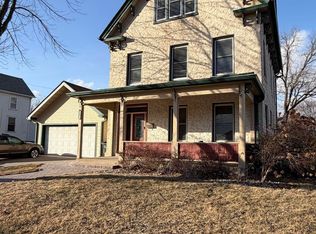 303 W Main St, Waukon, IA 52172