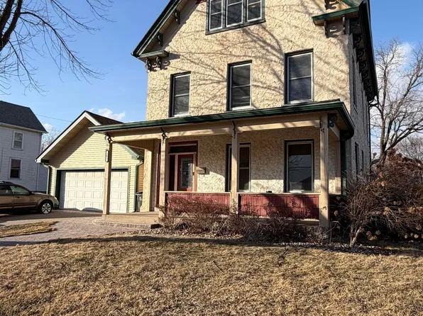 303 W Main St, Waukon, IA 52172