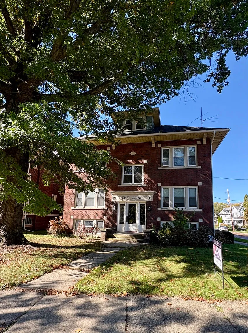 96-98 N Portage Path - 4 — Photo 1