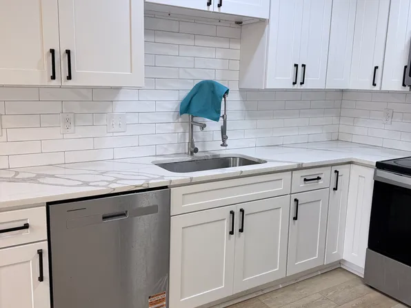 1012 Bramble Pl, Charlotte, NC 28208