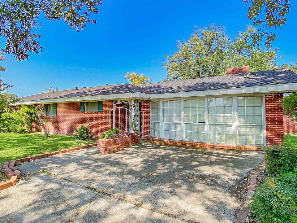 1st image of 300 Allison Ln