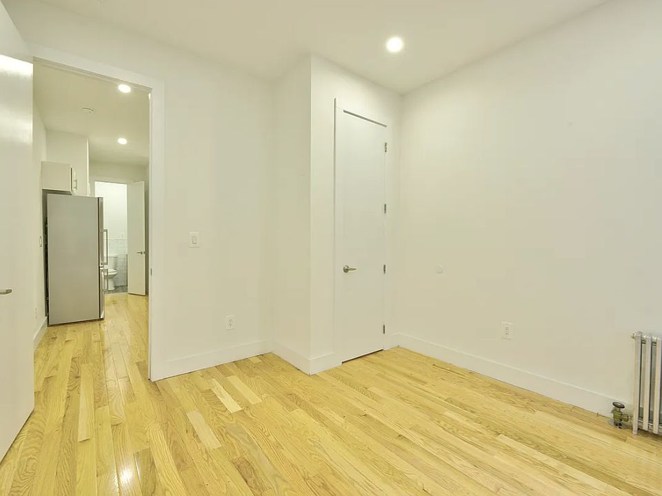 1st image of 409 W 48th St #1R