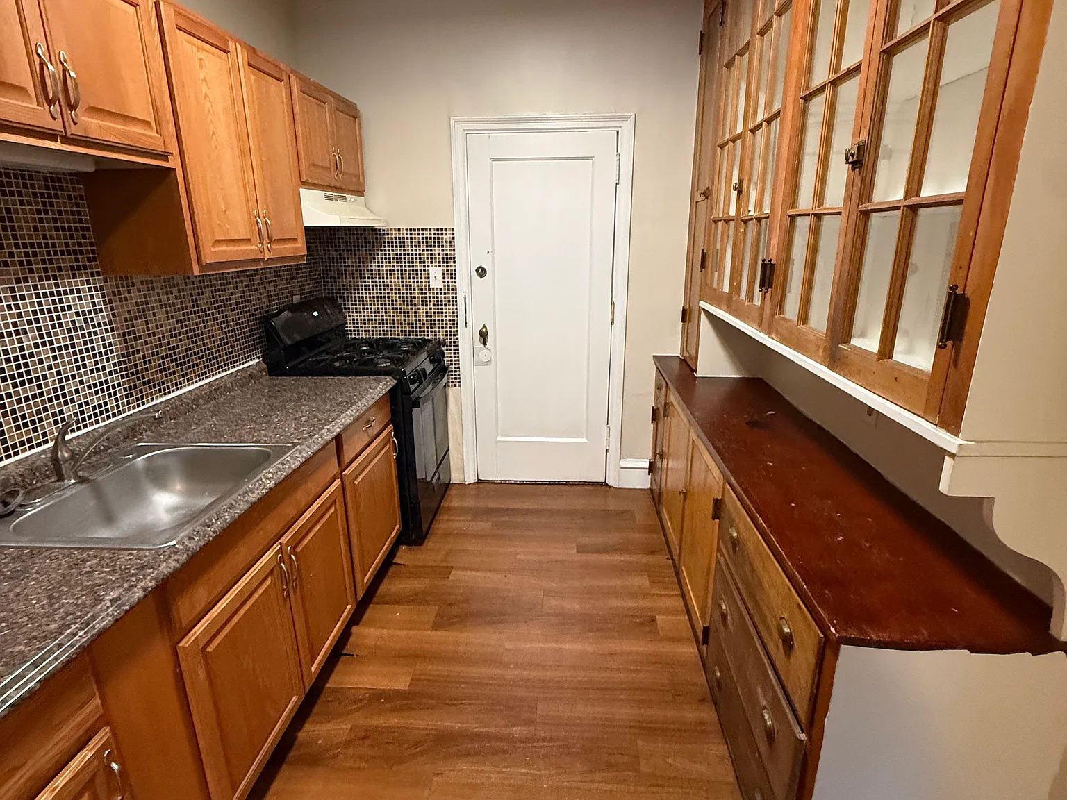 250 Farmington Avenue Laurel St — Photo 2