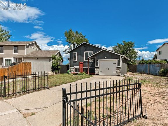 2nd image of 2025 Grosbear Ln