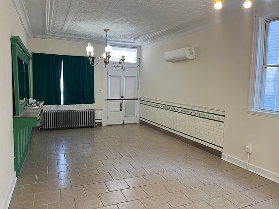 3rd image of 1721 Bank St Unit A