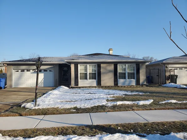 1814 W Magnolia Ln, Mount Prospect, IL 60056