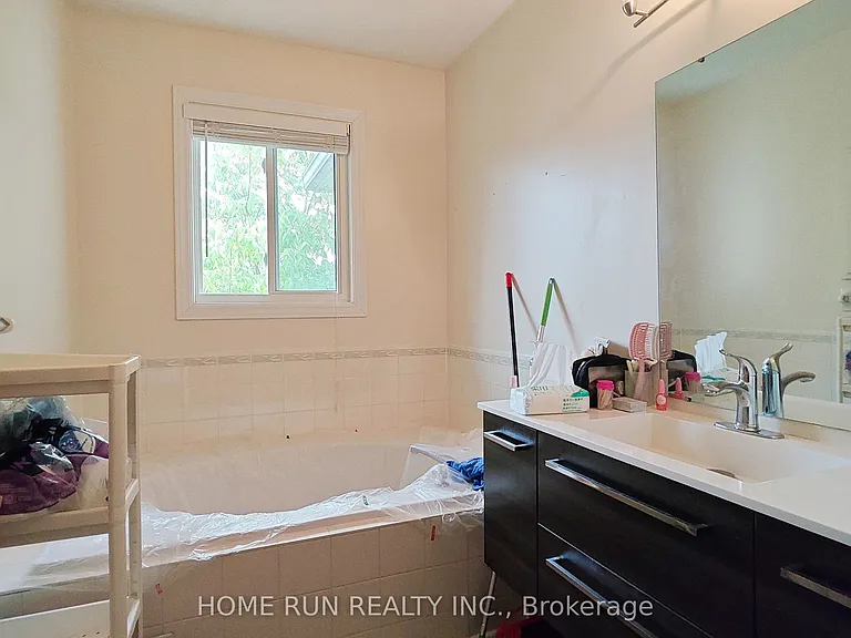 152 Thornbury Cres — Photo 22
