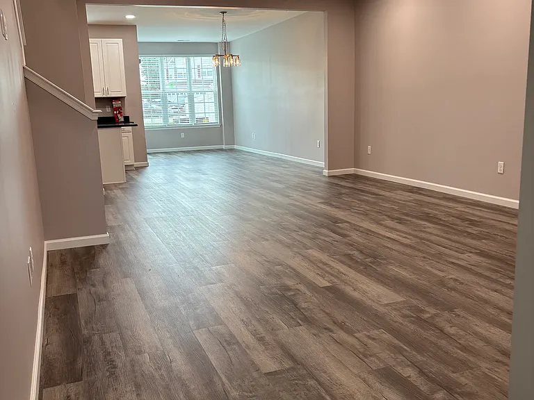 1049 Sherbourne Rd — Photo 2