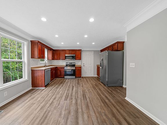 3rd image of 648 Winding Bluff Way