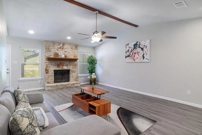 2121 Trede Dr — Photo 3