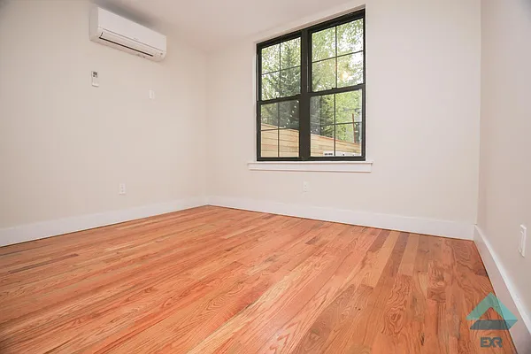 Rented by EXR | media 9