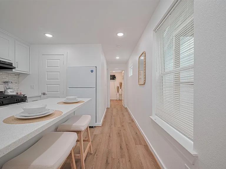 6725 Avenue K — Photo 8