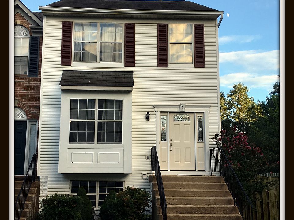 1st image of 211 Barrows Ct