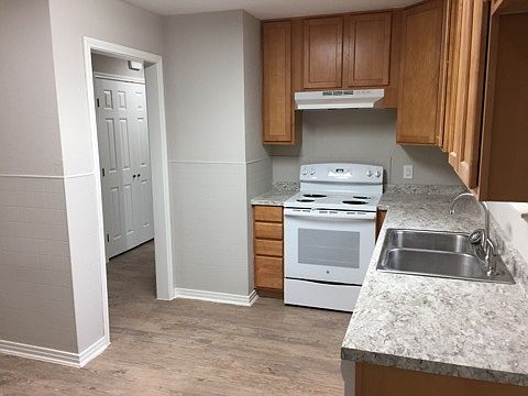 5th image of 102 Blakeney St