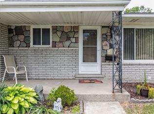 2883 Clayton Dr, Troy, MI