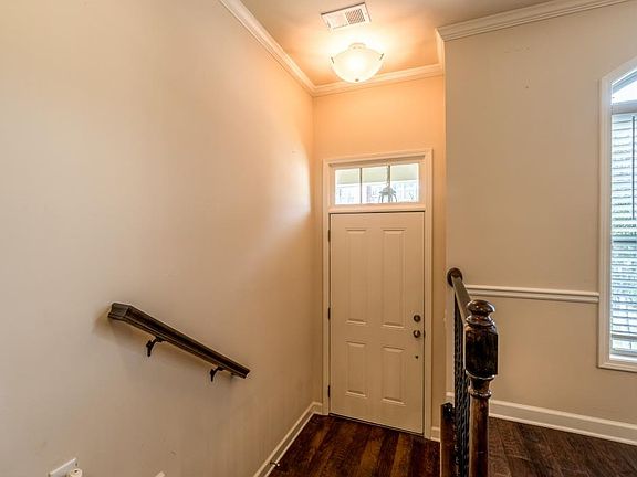 3rd image of 1250 La Vista Cir NE