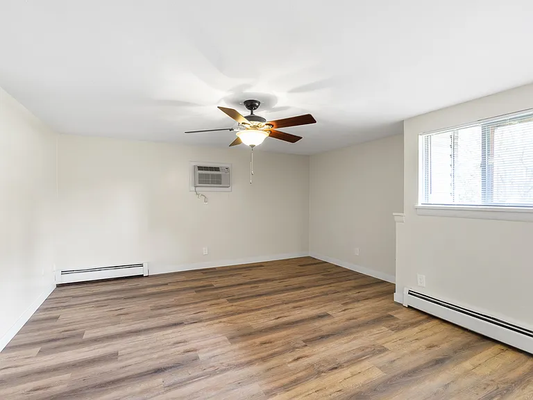 Clay Court Apartments — Photo 44