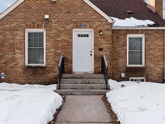 4th image of 2959 Queen Ave N