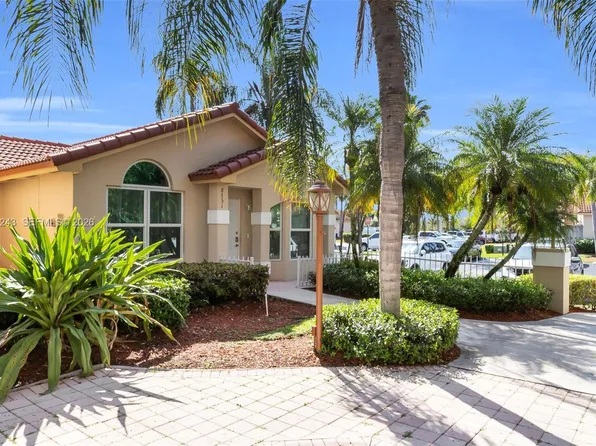 8751 SW 215th Ter, Cutler Bay, FL 33189